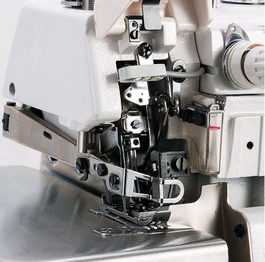 industrial-3-thread-overlock-sewing-machine15549632223